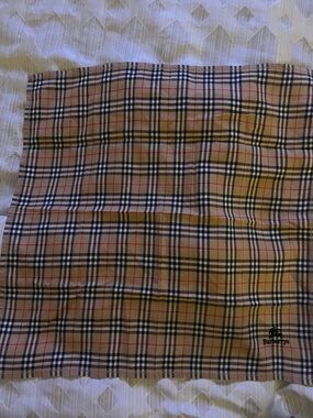 Burberry
#BurberryTwilly
#DesignerScarf
#LuxuryAccessories
#LuxuryFashion